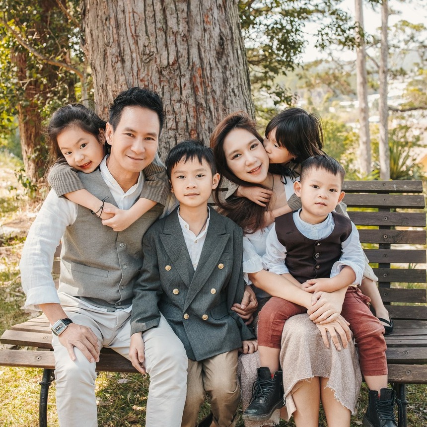 Người phụ nữ U40 xinh đẹp tài giỏi đứng sau thành công của Lý Hải - Ảnh 1.