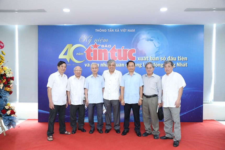 Báo Tin tức kỷ niệm 40 năm Ngày xuất bản số đầu tiên - Ảnh 3. Báo Tin tức kỷ niệm 40 năm Ngày xuất bản số đầu tiên - Ảnh 3.