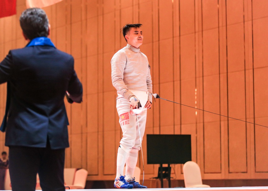 'Hotboy' đấu kiếm Vũ Thành An thất vọng tuột HCV, kiếm thủ Thái Lan oà khóc vì thắng Việt Nam - Ảnh 4.