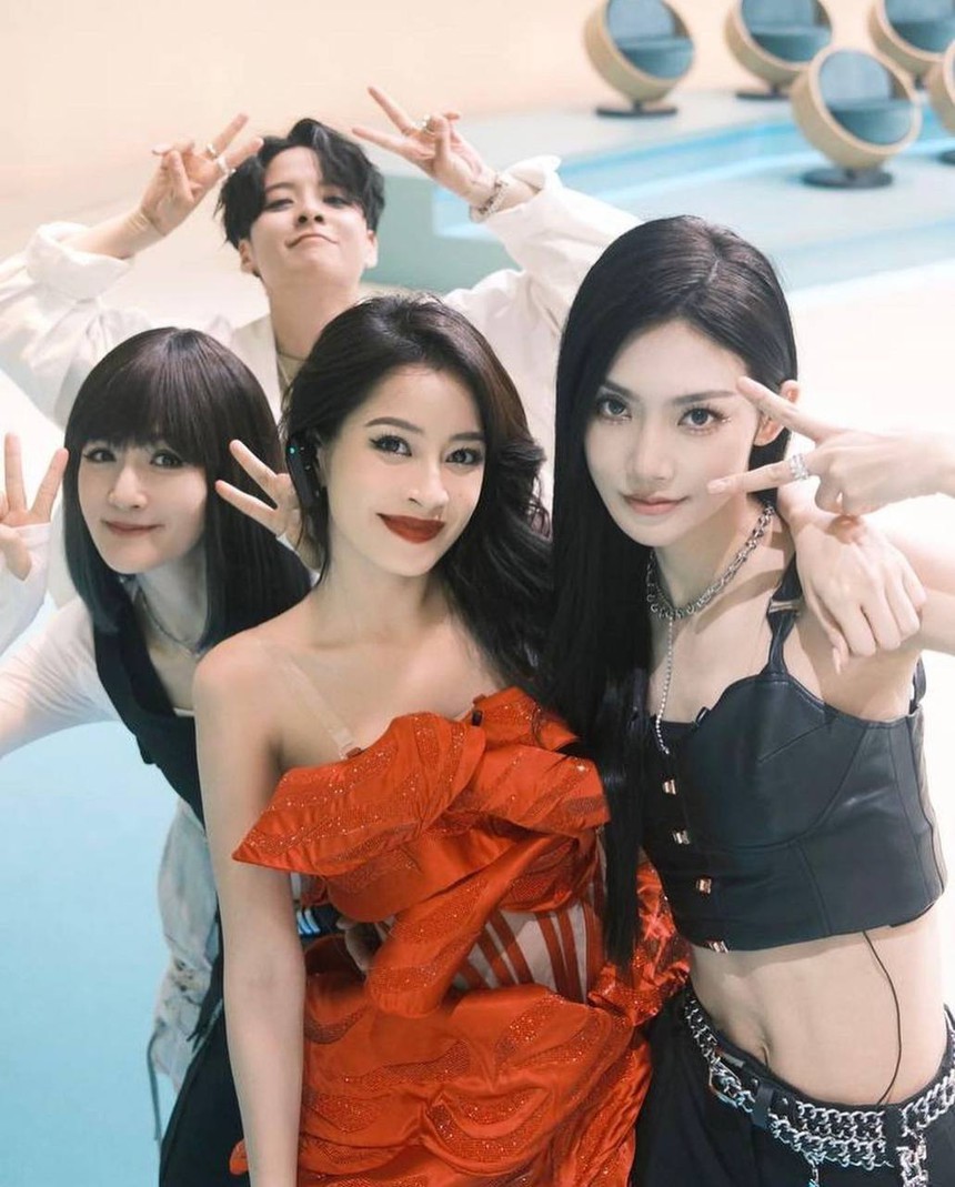 Những lần bị giữ lại sân bay bất đắc dĩ của sao Việt: Chi Pu vì mang loại bánh truyền thống, Thanh Thanh Huyền khuân cả mâm giao thừa đi thi - Ảnh 2.