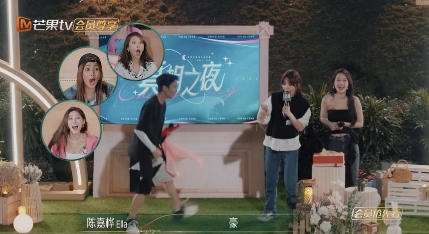 Chi Pu quảng bá văn hoá Việt Nam tại ‘Đạp gió 2023’: Mang bánh cốm làm quà, tặng áo dài cho Amber - Ảnh 3.