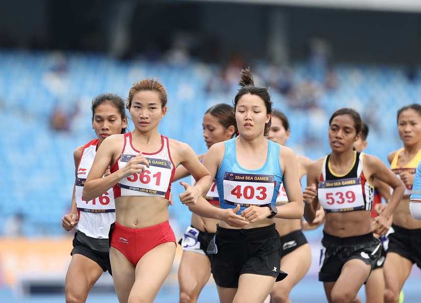 Nguyễn Thị Oanh mệt mỏi gục đầu sau khi thiết lập kỉ lục vô tiền khoáng hậu ở SEA Games 32, tiết lộ lý do từ chối khi được VĐV Indonesia tiếp nước - Ảnh 8.