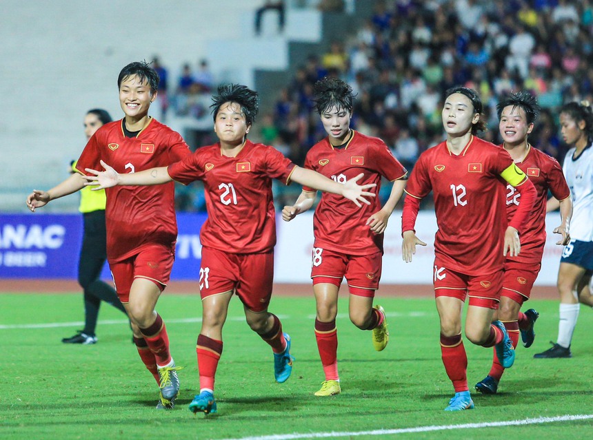 Hủy diệt chủ nhà Campuchia 4-0, ĐT nữ Việt Nam thẳng tiến vào chung kết SEA Games 32 - Ảnh 3.