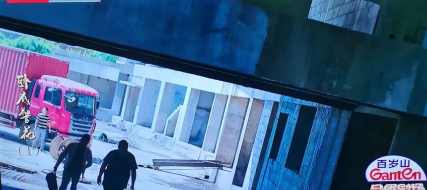 Mới lên sóng nhưng phim này bị đánh giá 'thảm hoạ' ngay từ 5 giây đầu tiên, cặp đôi chính như đang thi xem ai diễn tệ hơn - Ảnh 1.