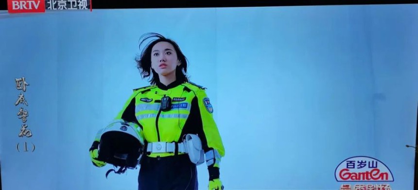 Mới lên sóng nhưng phim này bị đánh giá 'thảm hoạ' ngay từ 5 giây đầu tiên, cặp đôi chính như đang thi xem ai diễn tệ hơn - Ảnh 3.