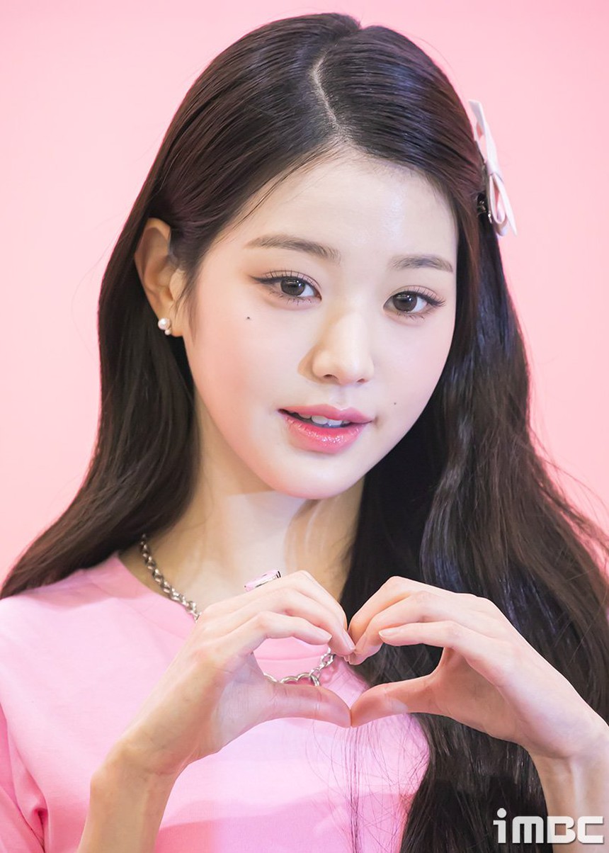 “Thánh body” Jang Won Young được tung hô là phiên bản đời thực của búp bê Barbie tại sự kiện mới nhưng bất ngờ bị chê ở điểm này - Ảnh 9. “Thánh body” Jang Won Young được tung hô là phiên bản đời thực của búp bê Barbie tại sự kiện mới nhưng bất ngờ bị chê ở điểm này - Ảnh 9.