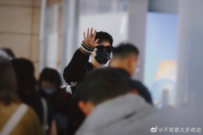 Dương Dương lộ diện sau ồn ào vào khách sạn với "tiểu Lưu Diệc Phi", biểu cảm gây chú ý - Ảnh 5.