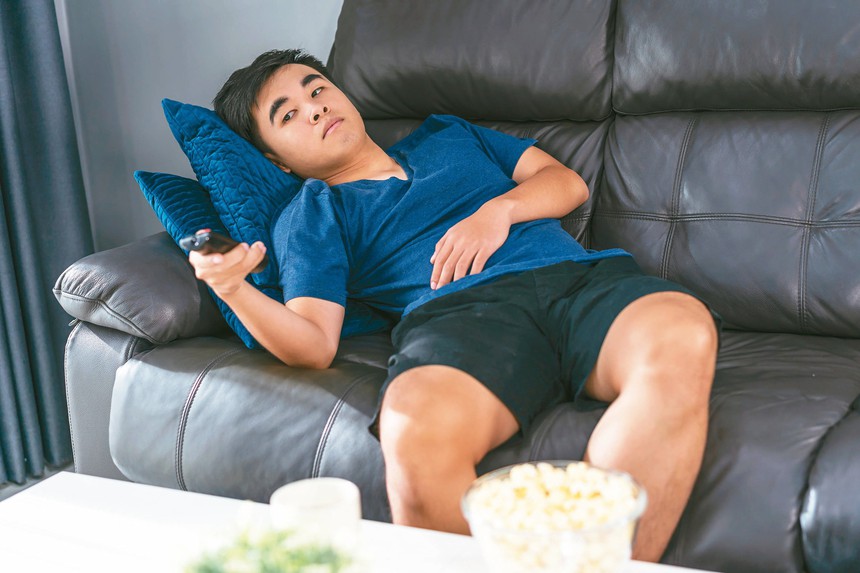 Bi kịch khi "con trai cưng" gần 40 tuổi bị đuổi ra khỏi nhà, phải tự lực cánh sinh: Bố mẹ đã hủy hoại cả cuộc đời con bằng "tình yêu thương" sai lối như thế nào?  - Ảnh 1.