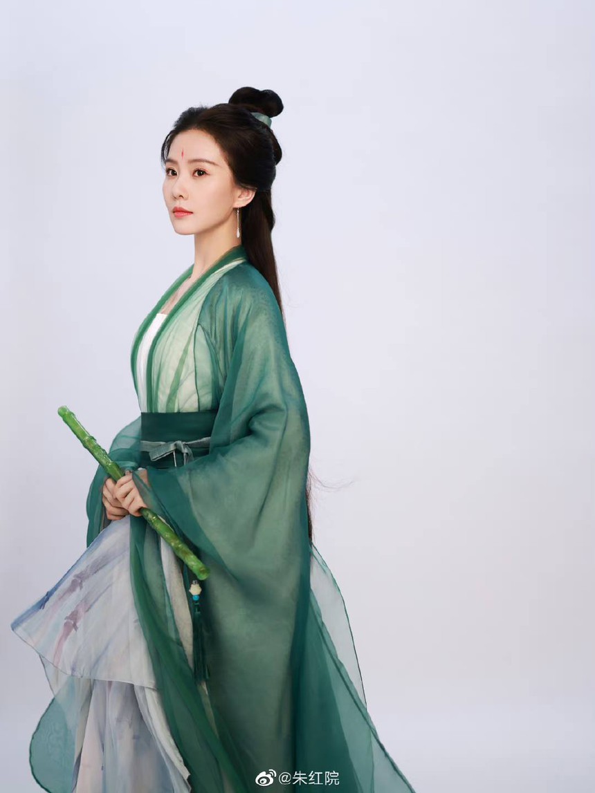 Liệu Lưu Thi Thi có bị dàn nữ phụ làm lu mờ trong dự án mới? - Ảnh 2. Liệu Lưu Thi Thi có bị dàn nữ phụ làm lu mờ trong dự án mới? - Ảnh 2.