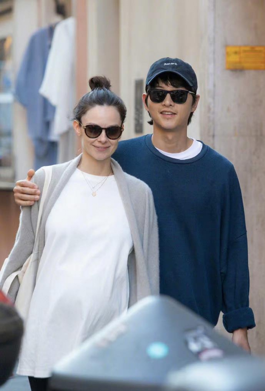 Song Joong Ki có hành động “cực gắt” để bảo vệ vợ bầu trước sự công kích từ anti-fan, vạch rõ khoảng cách với Song Hye Kyo  - Ảnh 1.