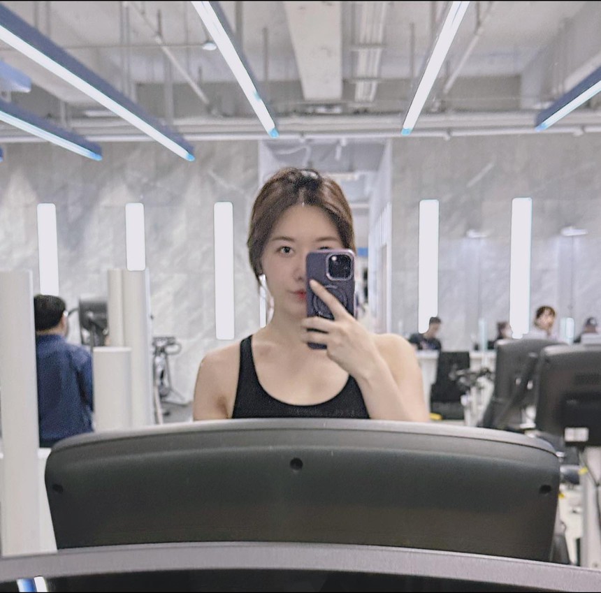 Hari Won livestream giữa nghi vấn rạn nứt với Trấn Thành: Thừa nhận đang mệt mỏi, tiếp tục không đeo nhẫn cưới  - Ảnh 4.