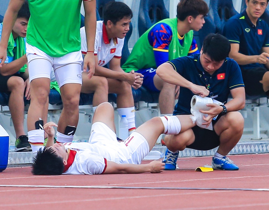 Buồn của Thanh Nhàn, bất lực nhìn đồng đội gục ngã, Lương Duy Cương phải cõng về vì chấn thương - Ảnh 6. Buồn của Thanh Nhàn, bất lực nhìn đồng đội gục ngã, Lương Duy Cương phải cõng về vì chấn thương - Ảnh 6.