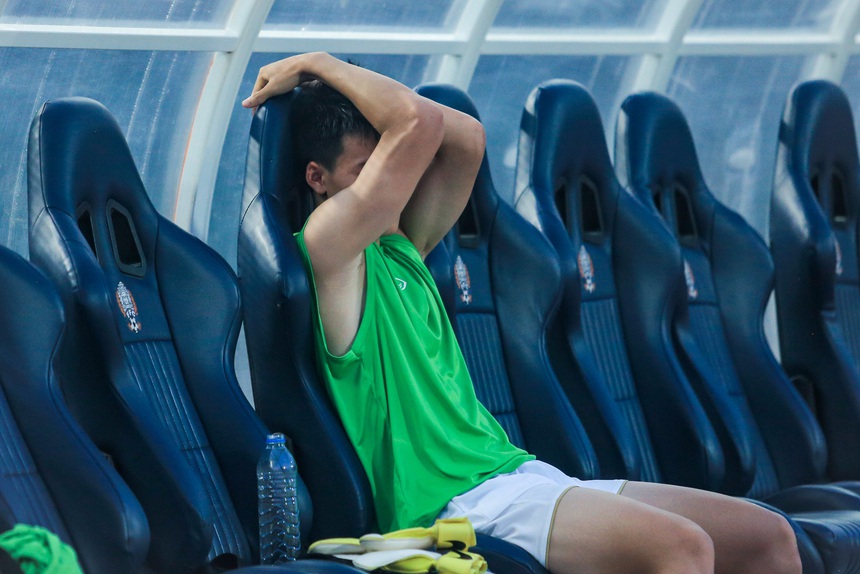 Buồn của Thanh Nhàn, bất lực nhìn đồng đội gục ngã, Lương Duy Cương phải cõng về vì chấn thương - Ảnh 2. Buồn của Thanh Nhàn, bất lực nhìn đồng đội gục ngã, Lương Duy Cương phải cõng về vì chấn thương - Ảnh 2.