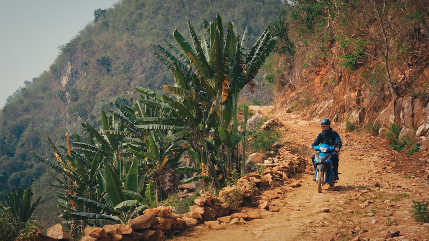 Đen Vâu tặng món quà ý nghĩa cho các em nhỏ vùng cao nhân dịp sinh nhật tuổi 34 - Ảnh 3. Đen Vâu tặng món quà ý nghĩa cho các em nhỏ vùng cao nhân dịp sinh nhật tuổi 34 - Ảnh 3.
