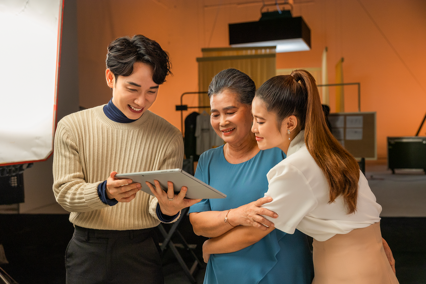 Trúc Nhân lấy nước mắt khán giả với MV 'Chạm gần thêm thương' - Ảnh 3.