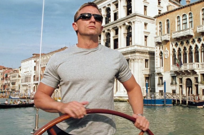 Lái siêu xe, lướt tàu cao tốc như James Bond trong chuyến du lịch trị giá hơn 1,7 tỷ VNĐ với số lượng có hạn - Ảnh 1.