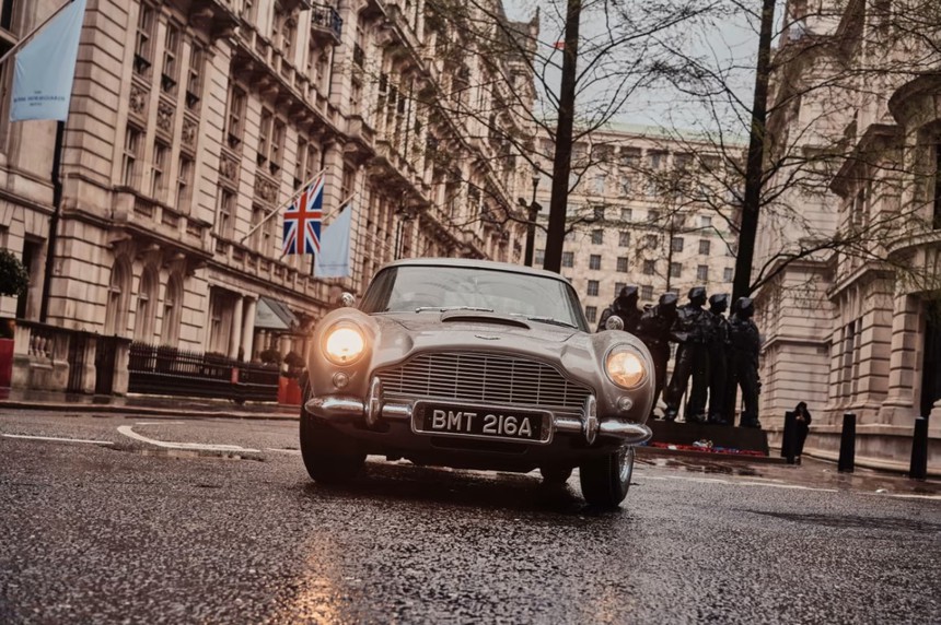 Lái siêu xe, lướt tàu cao tốc như James Bond trong chuyến du lịch trị giá hơn 1,7 tỷ VNĐ với số lượng có hạn - Ảnh 2.