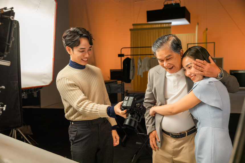 Trúc Nhân lấy nước mắt khán giả với MV 'Chạm gần thêm thương' - Ảnh 5.