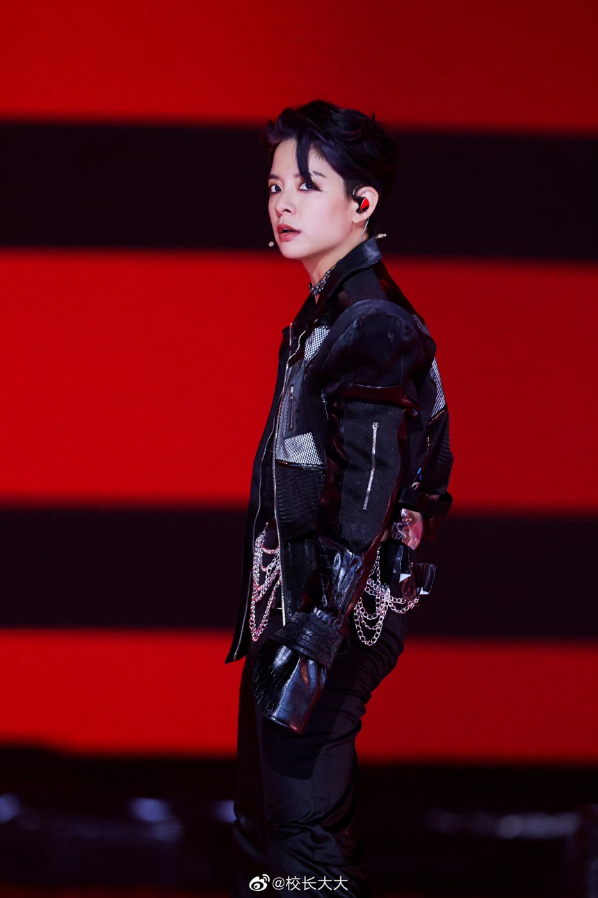 'Đạp gió 2023' bị nghi 'đẩy thuyền' Chi Pu - Amber vì chi tiết này - Ảnh 2.