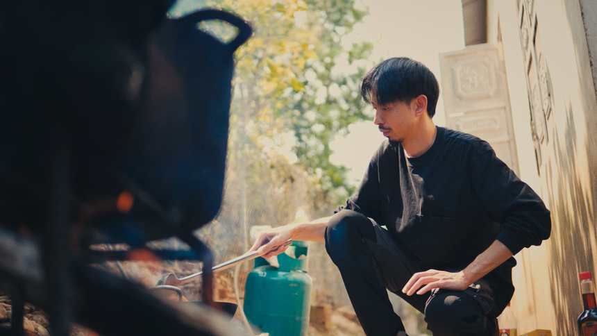 Đen Vâu tặng món quà ý nghĩa cho các em nhỏ vùng cao nhân dịp sinh nhật tuổi 34 - Ảnh 2. Đen Vâu tặng món quà ý nghĩa cho các em nhỏ vùng cao nhân dịp sinh nhật tuổi 34 - Ảnh 2.