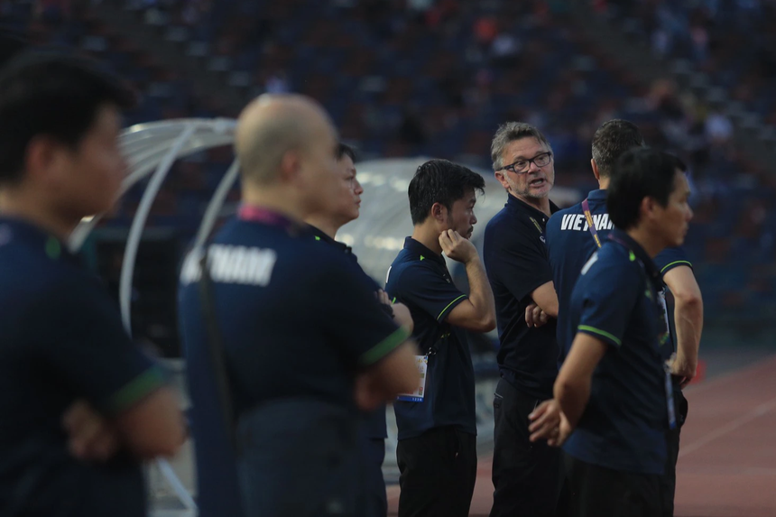 Cầu thủ U22 Việt Nam ôm đầu, bật khóc nức nở sau thất bại tiếc nuối trước U22 Indonesia  - Ảnh 8.