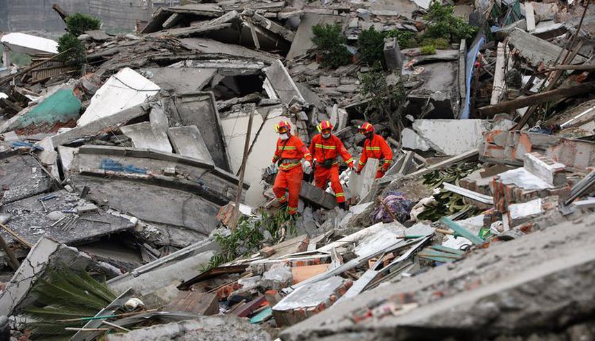 Nữ cảnh sát 'cứu sống' 9 đứa trẻ khát sữa trong trận động đất Tứ Xuyên năm 2008: Vừa được ca tụng vừa bị chỉ trích, 15 năm vẫn trọn lòng nghĩa hiệp - Ảnh 4. Nữ cảnh sát 'cứu sống' 9 đứa trẻ khát sữa trong trận động đất Tứ Xuyên năm 2008: Vừa được ca tụng vừa bị chỉ trích, 15 năm vẫn trọn lòng nghĩa hiệp - Ảnh 4.