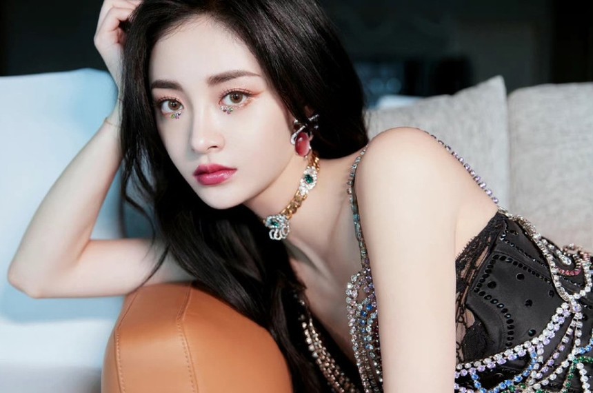 Liệu Lưu Thi Thi có bị dàn nữ phụ làm lu mờ trong dự án mới? - Ảnh 14. Liệu Lưu Thi Thi có bị dàn nữ phụ làm lu mờ trong dự án mới? - Ảnh 14.