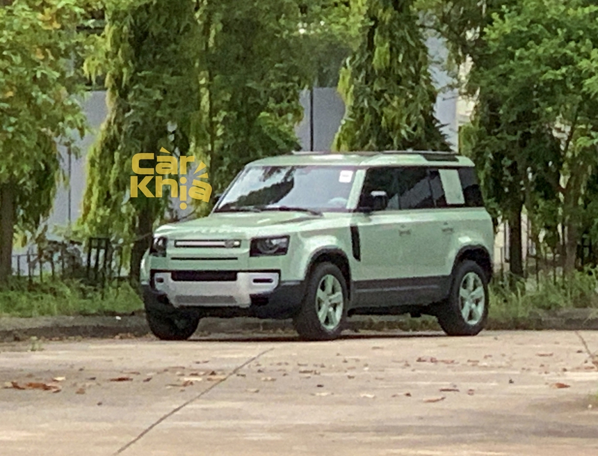 Land Rover Defender phiên bản 'sưu tầm' về Việt Nam giá từ 7,3 tỷ đồng - Ảnh 2. Land Rover Defender phiên bản 'sưu tầm' về Việt Nam giá từ 7,3 tỷ đồng - Ảnh 2.