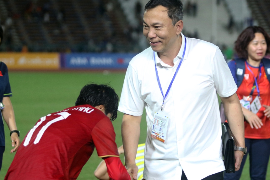 Hot girl tuyển Việt Nam biểu cảm cực đáng yêu, tẽn tò vì bị đồng đội 'bắt lỗi' - Ảnh 9.