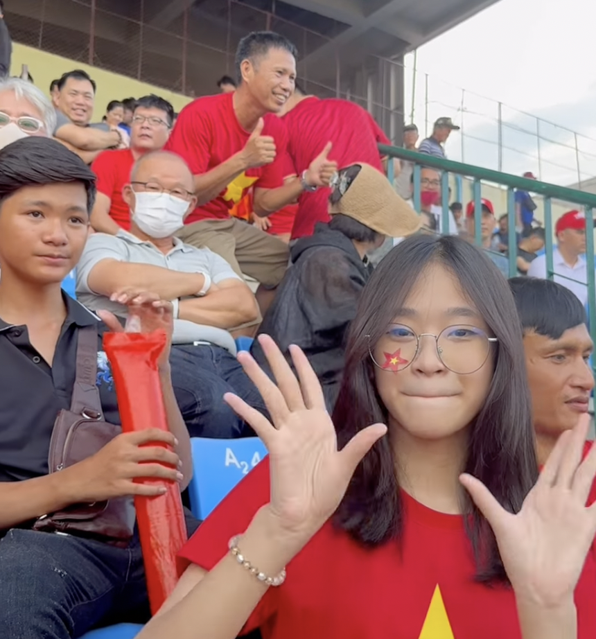 HLV Park Hang-seo ở đâu trong ngày U22 Việt Nam thất bại trước Indonesia, mất chức vô địch SEA Games 32 - Ảnh 1.