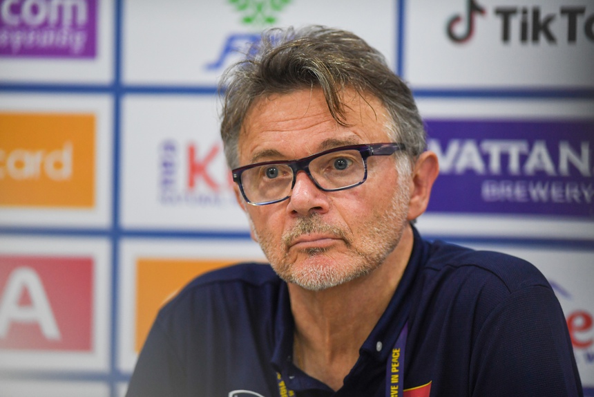 HLV Troussier: ‘Dù thua nhưng tôi không mất niềm tin vào các cầu thủ’ - Ảnh 2. HLV Troussier: ‘Dù thua nhưng tôi không mất niềm tin vào các cầu thủ’ - Ảnh 2.