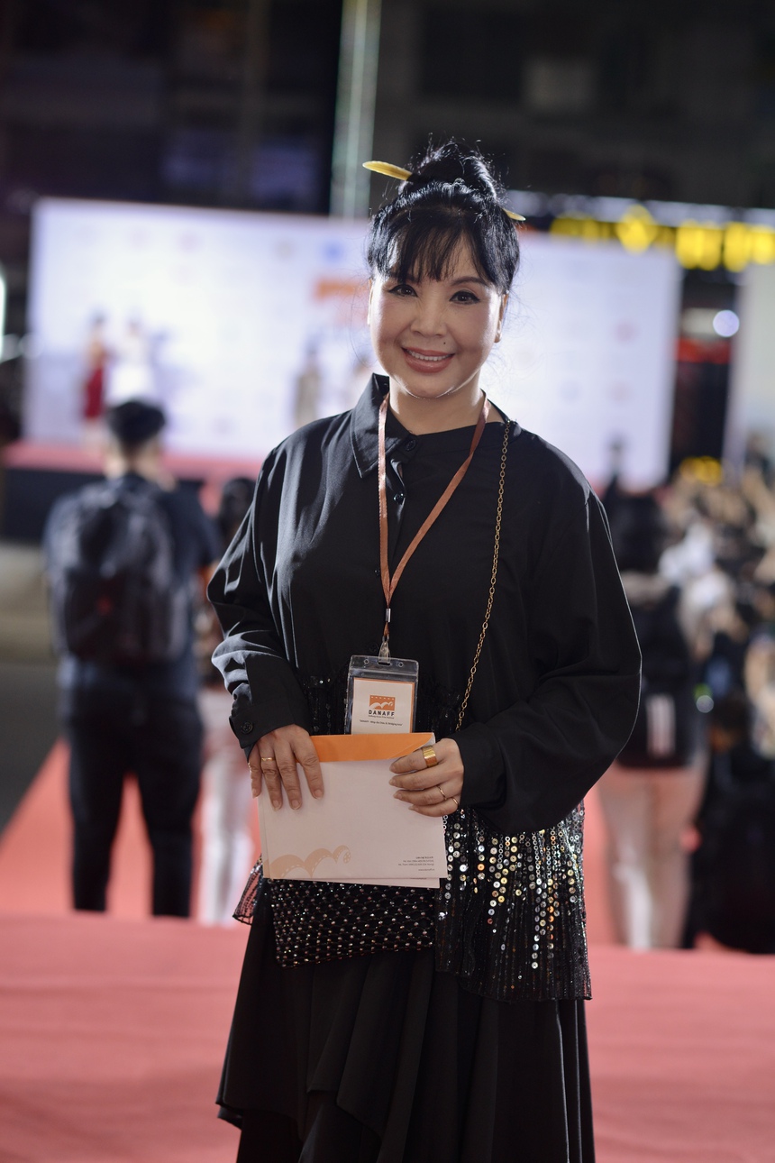 Thảm đỏ bế mạc LHP châu Á Đà Nẵng: Em gái Trấn Thành và Đồng Ánh Quỳnh khoe visual đỉnh, Kim Duyên cùng dàn mỹ nhân đổ bộ - Ảnh 13. Thảm đỏ bế mạc LHP châu Á Đà Nẵng: Em gái Trấn Thành và Đồng Ánh Quỳnh khoe visual đỉnh, Kim Duyên cùng dàn mỹ nhân đổ bộ - Ảnh 13.