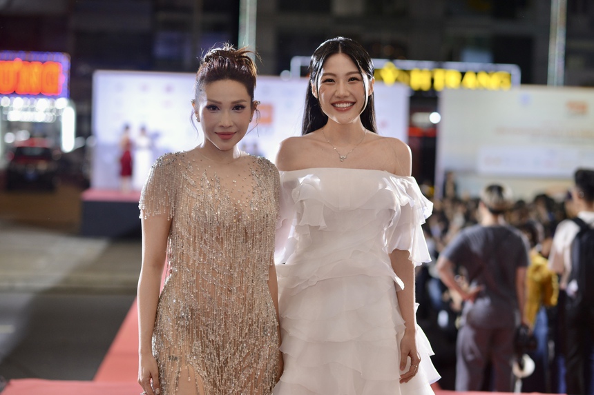 Thảm đỏ bế mạc LHP châu Á Đà Nẵng: Em gái Trấn Thành và Đồng Ánh Quỳnh khoe visual đỉnh, Kim Duyên cùng dàn mỹ nhân đổ bộ - Ảnh 5. Thảm đỏ bế mạc LHP châu Á Đà Nẵng: Em gái Trấn Thành và Đồng Ánh Quỳnh khoe visual đỉnh, Kim Duyên cùng dàn mỹ nhân đổ bộ - Ảnh 5.