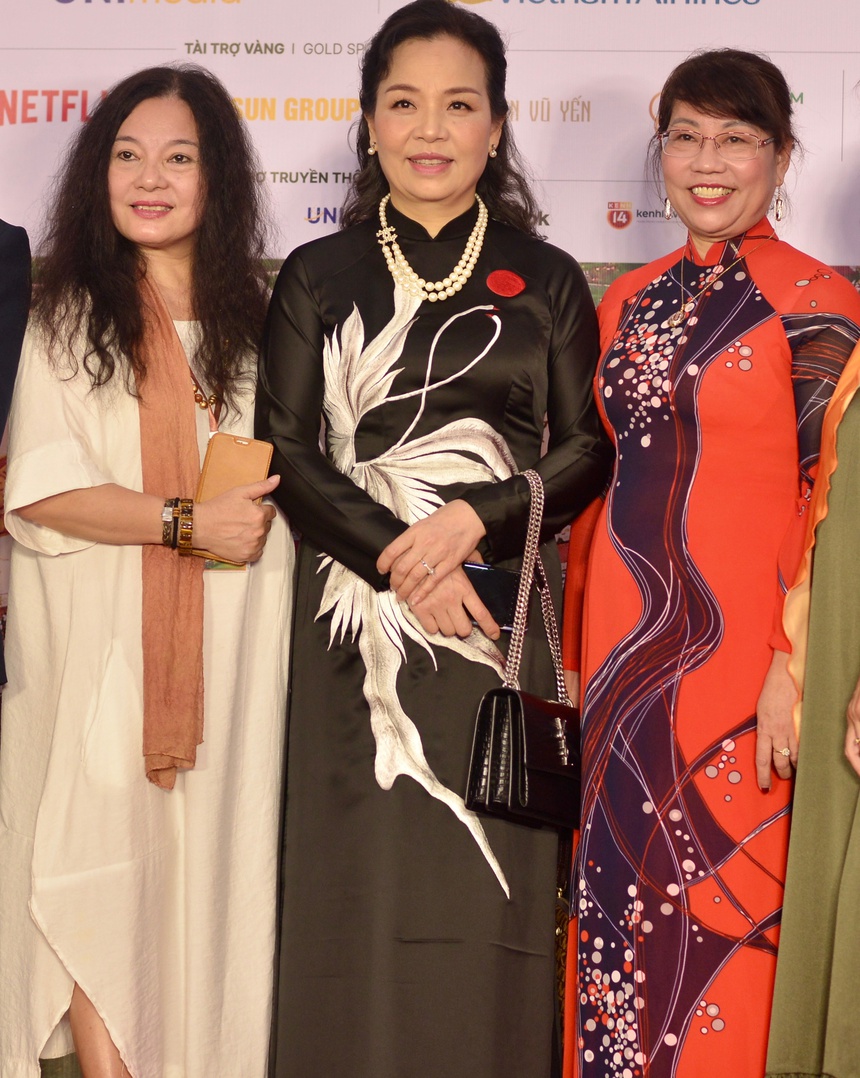 Thảm đỏ bế mạc LHP châu Á Đà Nẵng: Em gái Trấn Thành và Đồng Ánh Quỳnh khoe visual đỉnh, Kim Duyên cùng dàn mỹ nhân đổ bộ - Ảnh 19. Thảm đỏ bế mạc LHP châu Á Đà Nẵng: Em gái Trấn Thành và Đồng Ánh Quỳnh khoe visual đỉnh, Kim Duyên cùng dàn mỹ nhân đổ bộ - Ảnh 19.