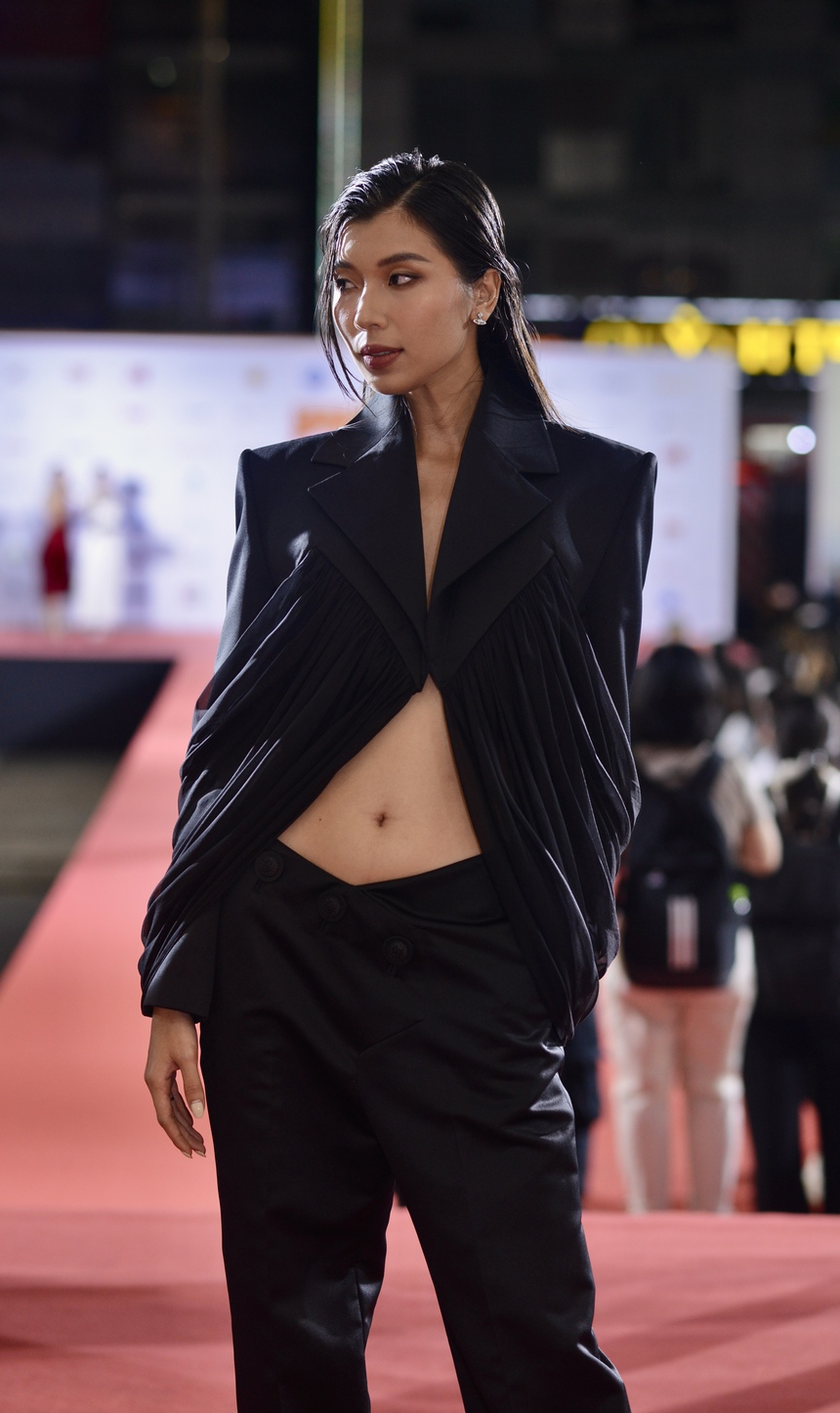 Thảm đỏ bế mạc LHP châu Á Đà Nẵng: Em gái Trấn Thành và Đồng Ánh Quỳnh khoe visual đỉnh, Kim Duyên cùng dàn mỹ nhân đổ bộ - Ảnh 7. Thảm đỏ bế mạc LHP châu Á Đà Nẵng: Em gái Trấn Thành và Đồng Ánh Quỳnh khoe visual đỉnh, Kim Duyên cùng dàn mỹ nhân đổ bộ - Ảnh 7.