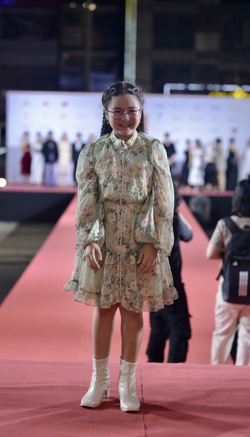 Thảm đỏ bế mạc LHP châu Á Đà Nẵng: Em gái Trấn Thành và Đồng Ánh Quỳnh khoe visual đỉnh, Kim Duyên cùng dàn mỹ nhân đổ bộ - Ảnh 18. Thảm đỏ bế mạc LHP châu Á Đà Nẵng: Em gái Trấn Thành và Đồng Ánh Quỳnh khoe visual đỉnh, Kim Duyên cùng dàn mỹ nhân đổ bộ - Ảnh 18.