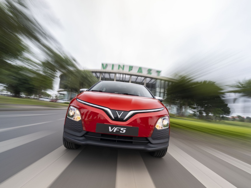 VinFast VF 5 Plus gây sốt với giới trẻ - Ảnh 1.