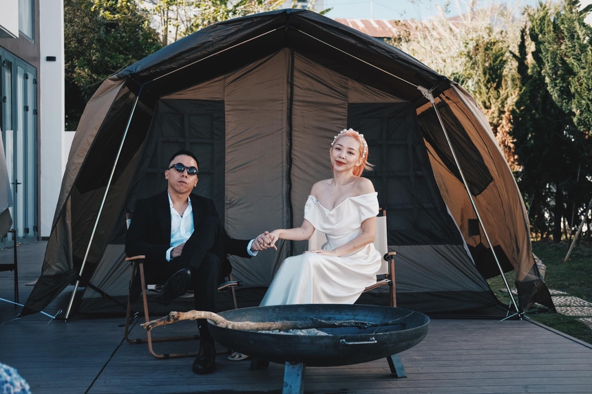 Showbiz Việt có 1 đôi vợ chồng không đeo nhẫn cưới nhưng chưa bao giờ vướng nghi vấn trục trặc, hoá ra vì nguyên nhân này  - Ảnh 6.