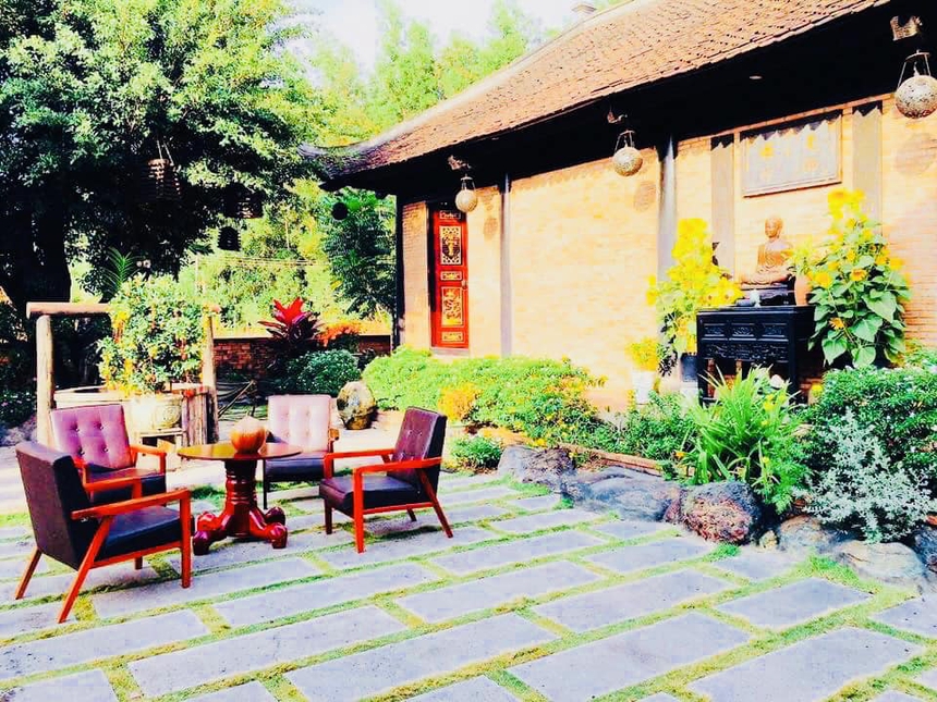 Sao Vbiz 'bỏ phố về vườn' xây biệt phủ 1.600m2, hoành tráng đến cỡ nào mà nhiều đại gia hỏi mua lại? - Ảnh 4. Sao Vbiz 'bỏ phố về vườn' xây biệt phủ 1.600m2, hoành tráng đến cỡ nào mà nhiều đại gia hỏi mua lại? - Ảnh 4.