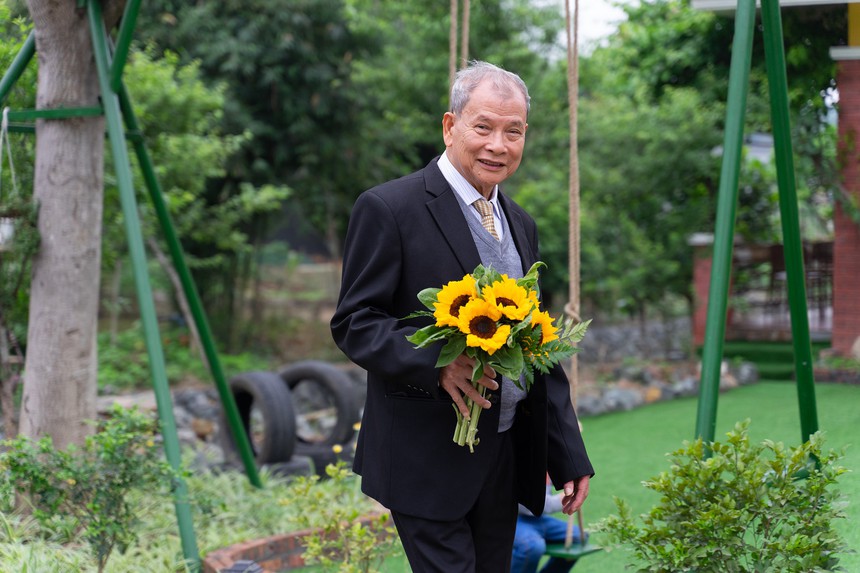 Đám cưới bí mật mang tên “45 năm chung 1 chiến hào”: Câu chuyện tình yêu chạm đến trái tim về những ngày của mẹ - Ảnh 5. Đám cưới bí mật mang tên “45 năm chung 1 chiến hào”: Câu chuyện tình yêu chạm đến trái tim về những ngày của mẹ - Ảnh 5.