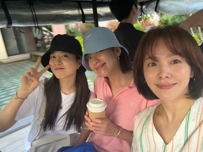 Khung hình chưa chỉnh gây sốt của Han Hyo Joo, Park Bo Young và Han Ji Min ở Đà Nẵng, 1 thiếu gia Kbiz bỗng được réo gọi - Ảnh 2.