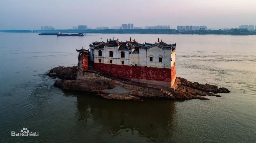 Bí ẩn công trình "kiên cường" nhất thế giới: Chiếm giữ sông dài suốt 700 năm, lũ lụt cũng phải "đầu hàng", được đất nước tỷ dân ra sức bảo vệ - Ảnh 3.