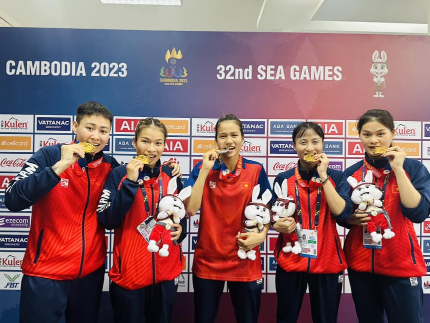 HLV hạnh phúc nhất SEA Games, đưa học trò đi tham dự môn võ độc lạ, ẵm tới 5 HCV - Ảnh 3. HLV hạnh phúc nhất SEA Games, đưa học trò đi tham dự môn võ độc lạ, ẵm tới 5 HCV - Ảnh 3.
