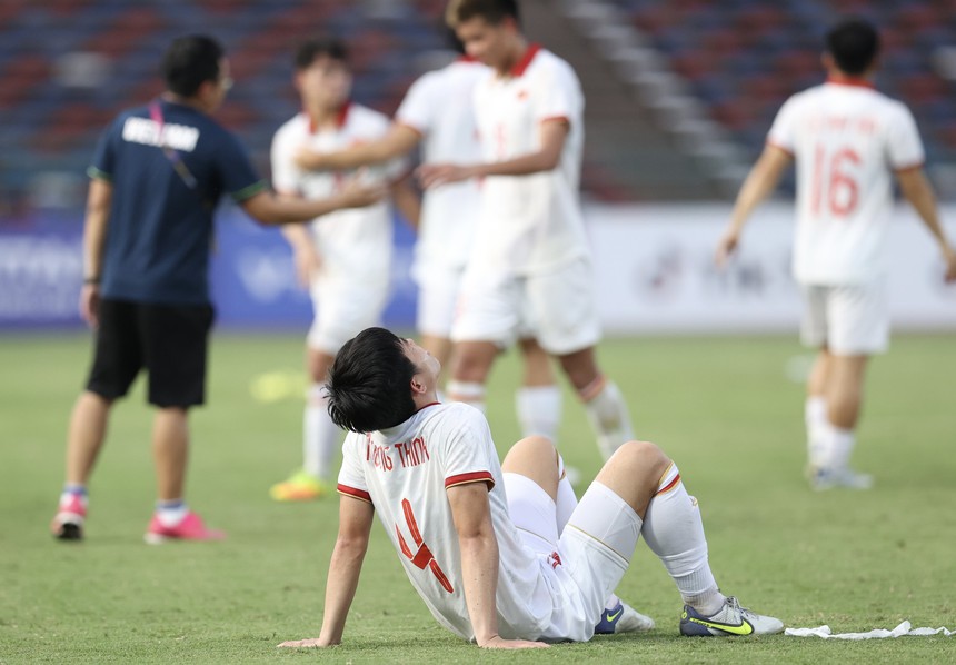 HLV Hoàng Văn Phúc: “Tiếc nhưng phải chấp nhận trận thua này” - Ảnh 1.
