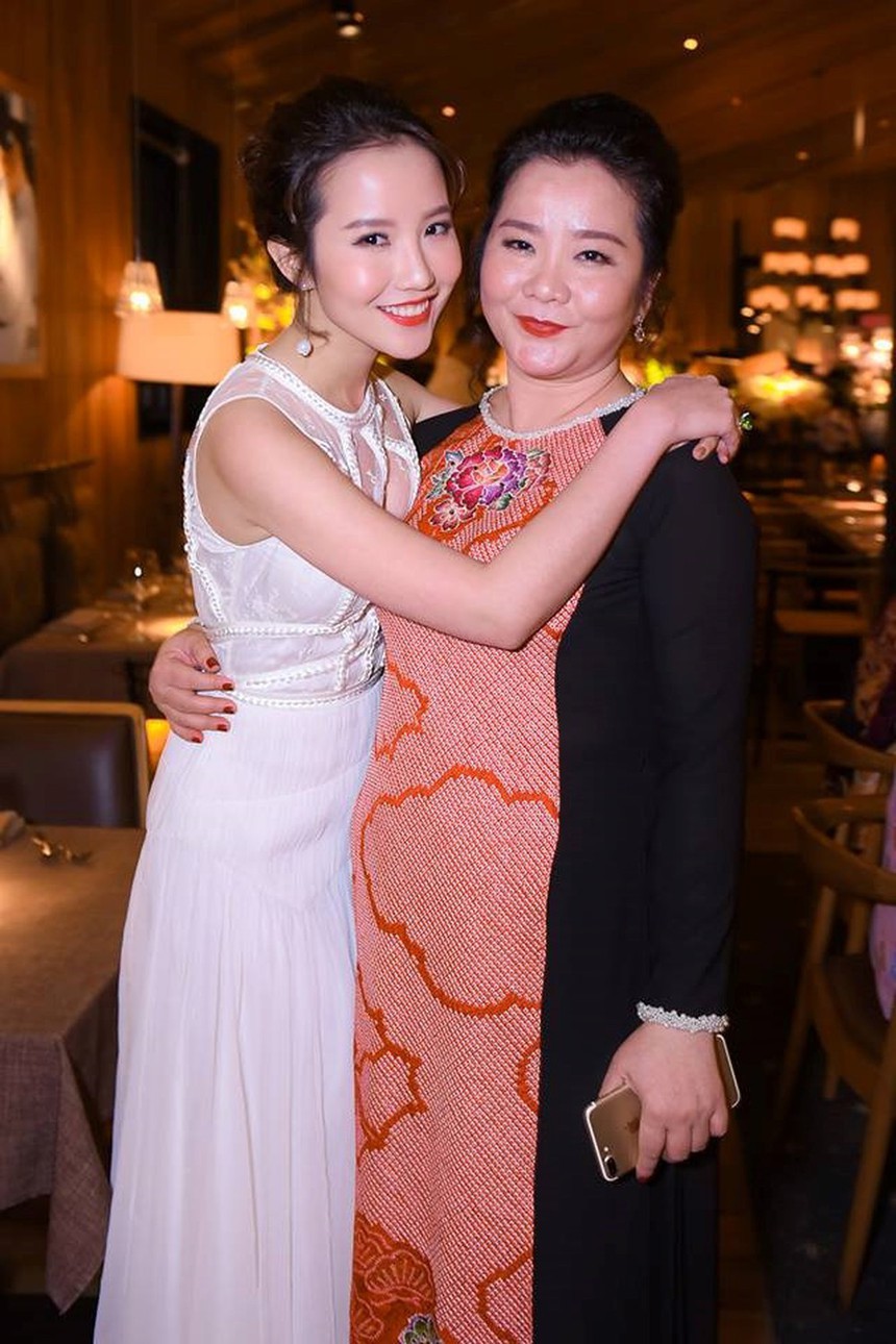 Mẹ vợ quyền lực của TGĐ Phan Thành tiết lộ cách dạy con “gắt” như trừ điểm thanh lịch: Không được đi bar, bắt buộc 9h tối có mặt ở nhà - Ảnh 2.