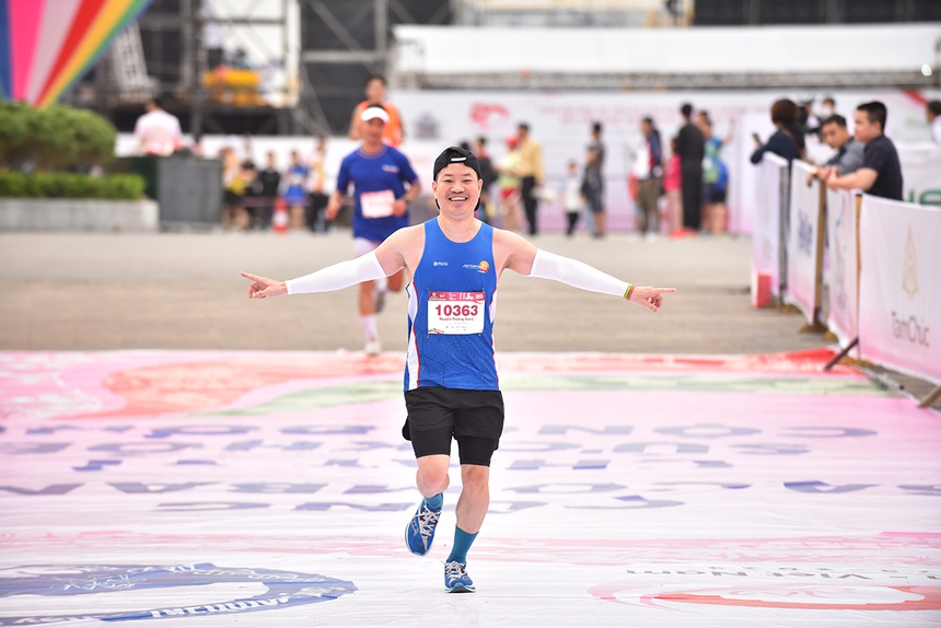 Những runner 'cosplay' siêu ngộ nghĩnh trên đường chạy ở Tam Chúc - Ảnh 13.