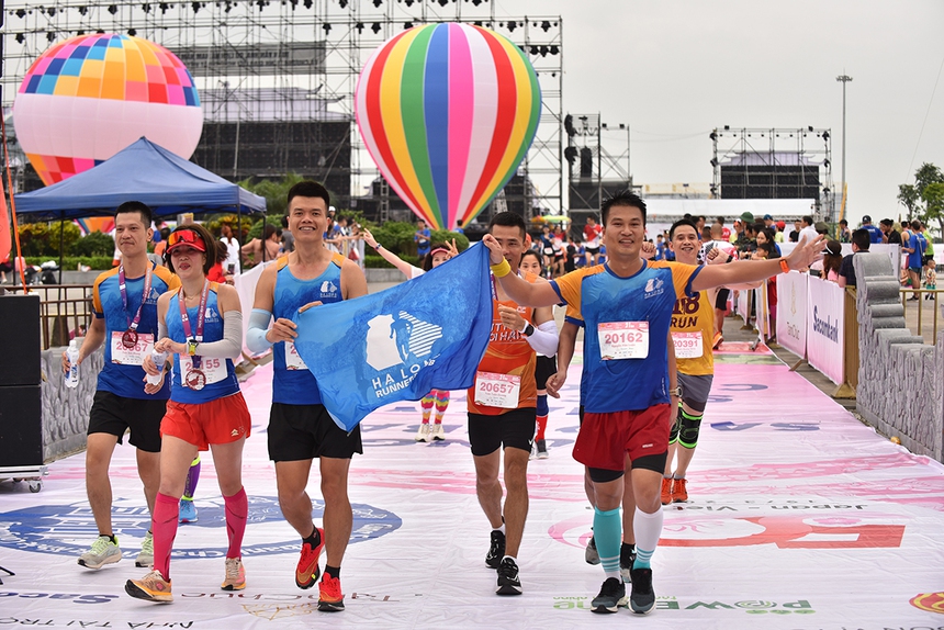 Những runner 'cosplay' siêu ngộ nghĩnh trên đường chạy ở Tam Chúc - Ảnh 14.