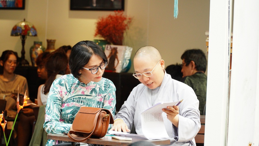 MC Nguyên Khang: "Không ai mạnh khỏe về tâm hồn nếu trước đó họ chưa từng trải qua tổn thương" - Ảnh 2. MC Nguyên Khang: "Không ai mạnh khỏe về tâm hồn nếu trước đó họ chưa từng trải qua tổn thương" - Ảnh 2.