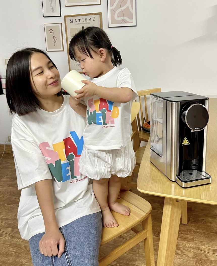 Dạy song ngữ cho con từ thuở lọt lòng, bé gái Việt 3 tuổi được tiếp xúc với 4 ngôn ngữ: Mong sau này lớn lên, MinHee sẽ thật “Minh Hy” - thông minh, tích cực và luôn hy vọng những điều tốt đẹp - Ảnh 4. Dạy song ngữ cho con từ thuở lọt lòng, bé gái Việt 3 tuổi được tiếp xúc với 4 ngôn ngữ: Mong sau này lớn lên, MinHee sẽ thật “Minh Hy” - thông minh, tích cực và luôn hy vọng những điều tốt đẹp - Ảnh 4.