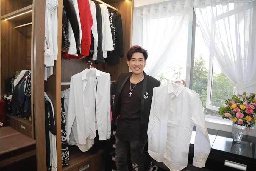 Quang Hà tuổi 42: Thích sưu tập nhà, sở hữu biệt thự 50 tỷ, nhiều sổ đỏ đất đai nhưng vẫn độc thân, sống bình dị - Ảnh 1. Quang Hà tuổi 42: Thích sưu tập nhà, sở hữu biệt thự 50 tỷ, nhiều sổ đỏ đất đai nhưng vẫn độc thân, sống bình dị - Ảnh 1.